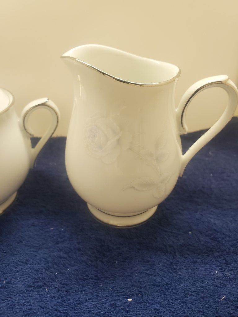 Noritake Virtue Creamer & Sugar Bowl with Lid LK
