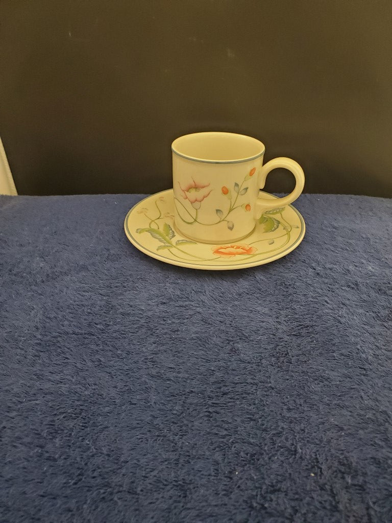 Set of 4 Villeroy & Boch Albertina Cup and Saucer Sets
