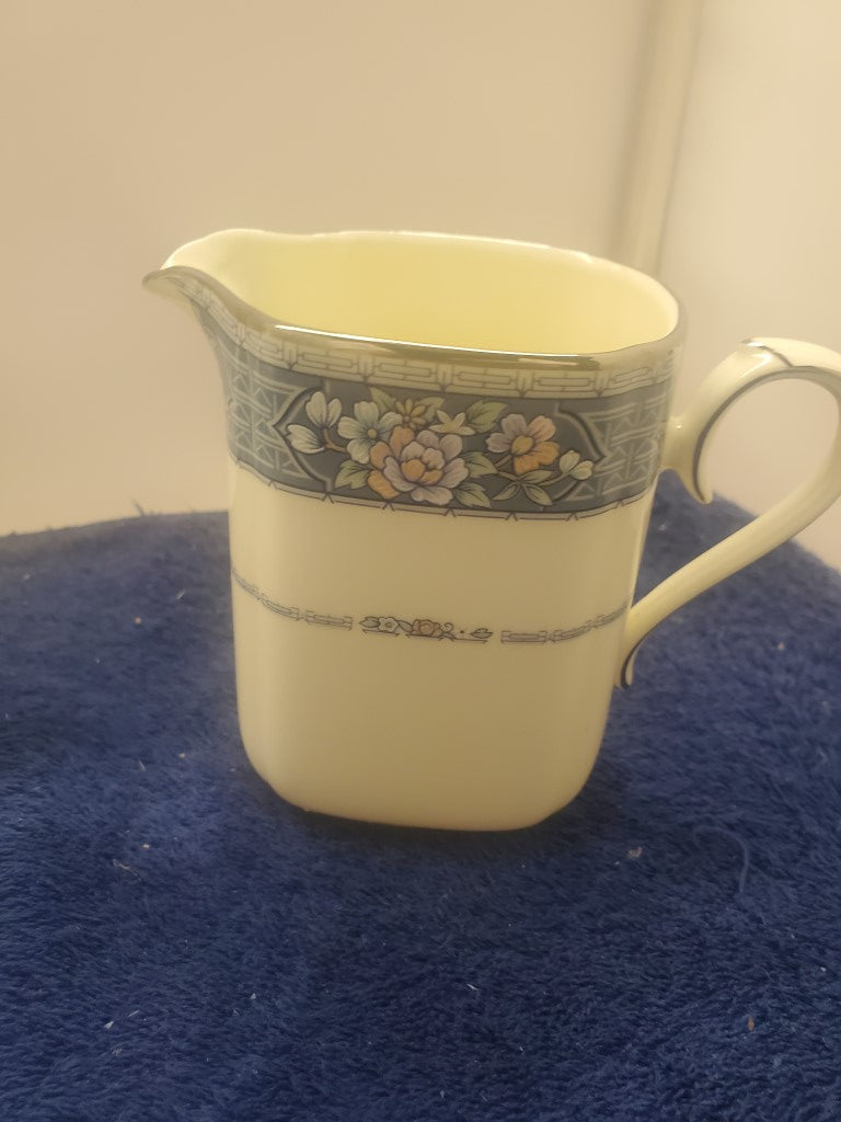 Noritake Randolph Creamer & Sugar Bowl with Lid LK