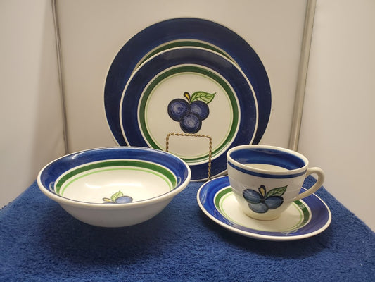 Royal Copenhagen Cumberland Grape 6 Piece Place Setting