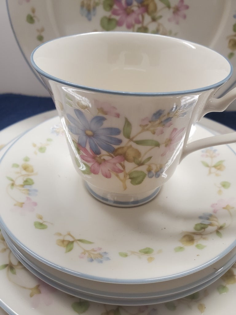 Noritake Melody 7 Piece Set LK