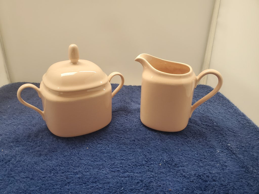 Mikasa Color Classics Salmon Creamer & Sugar Bowl with Lid LK