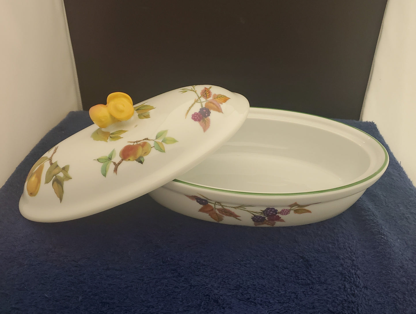 Royal Worcester Evesham Vale Oval Covered Casserole Dish with Fruit Top