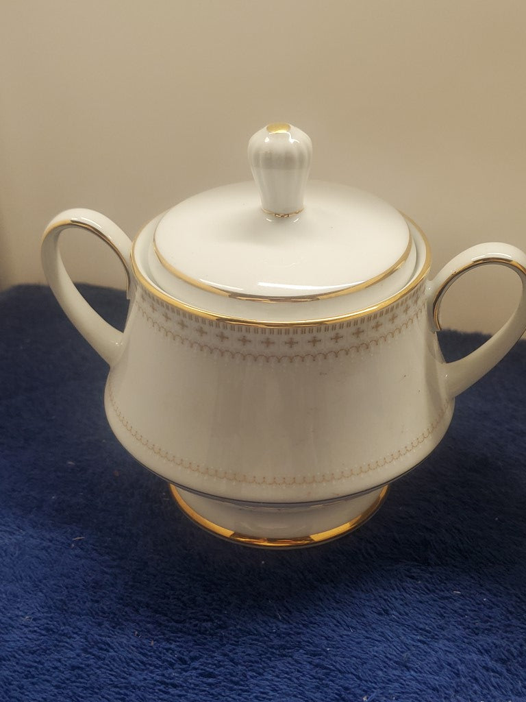 Noritake Barrington Creamer & Sugar Bowl with Lid LK