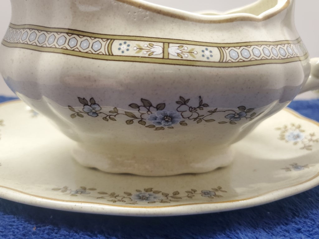 Royal Doulton Dorset Gravy Boat & Underplate LK