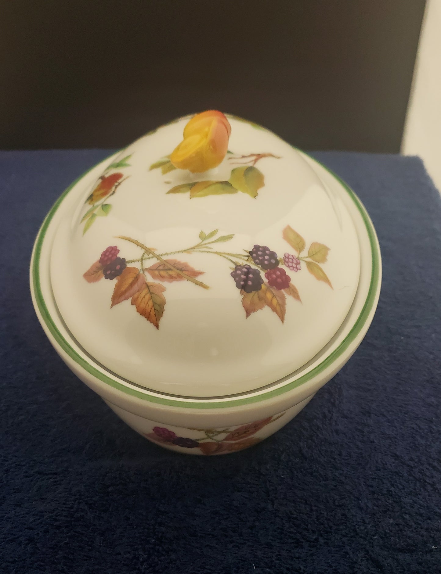 Royal Worcester Evesham Vale Oval Covered Casserole Dish with Fruit Top