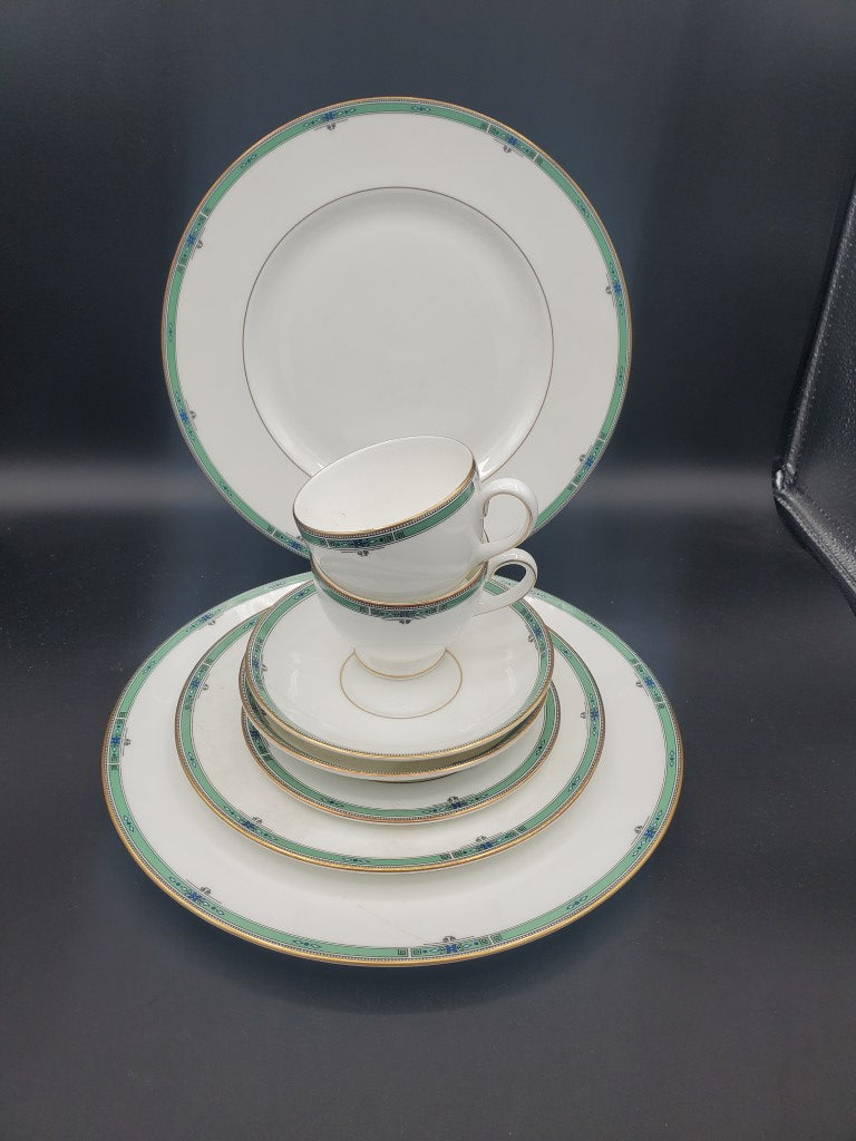 Wedgwood Jade Lot of 8 Pieces - Dinner Salad Bread Cup Saucer LK