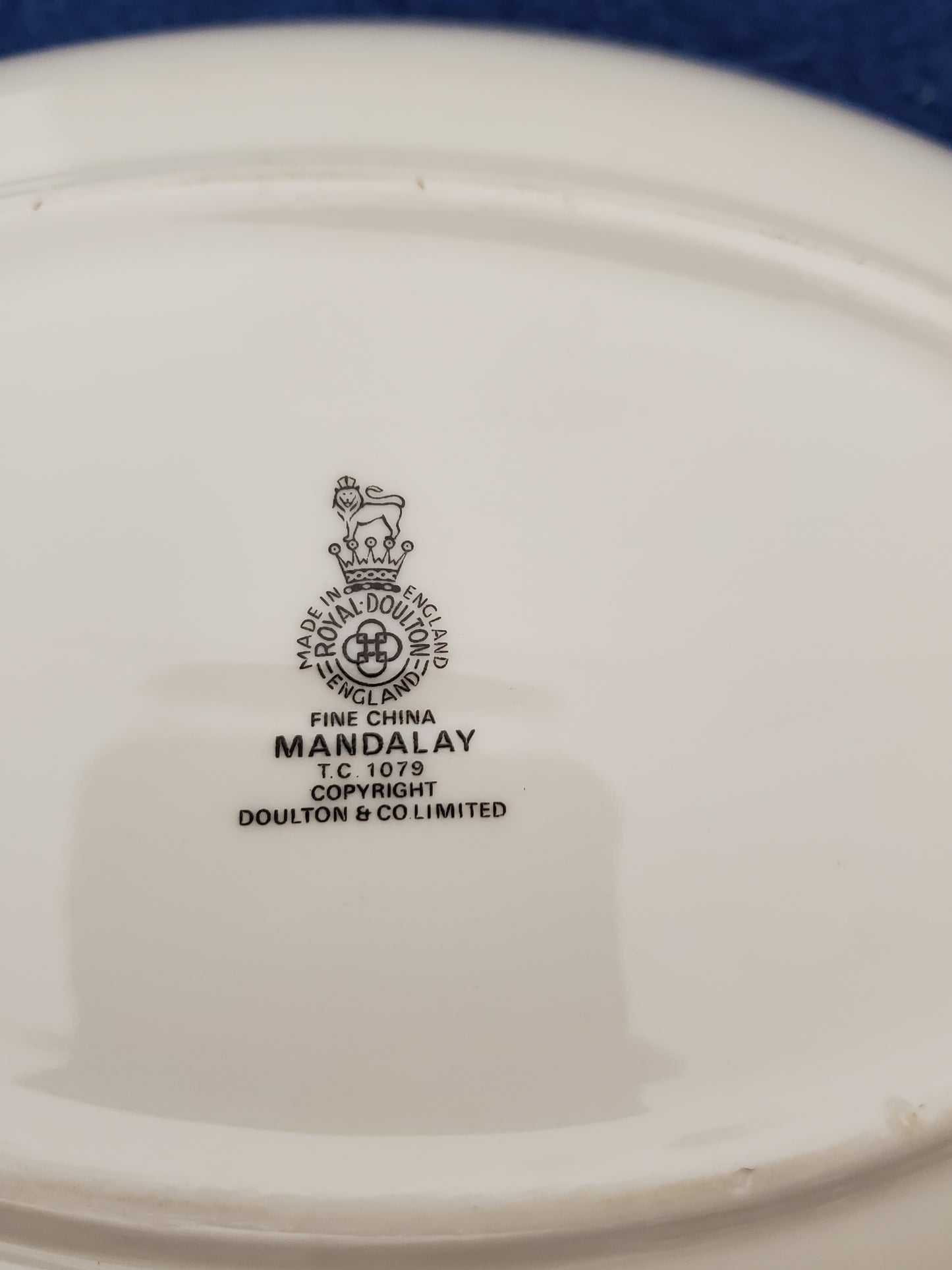 Royal Doulton Mandalay 9" Oval Vegetable Bowl LK