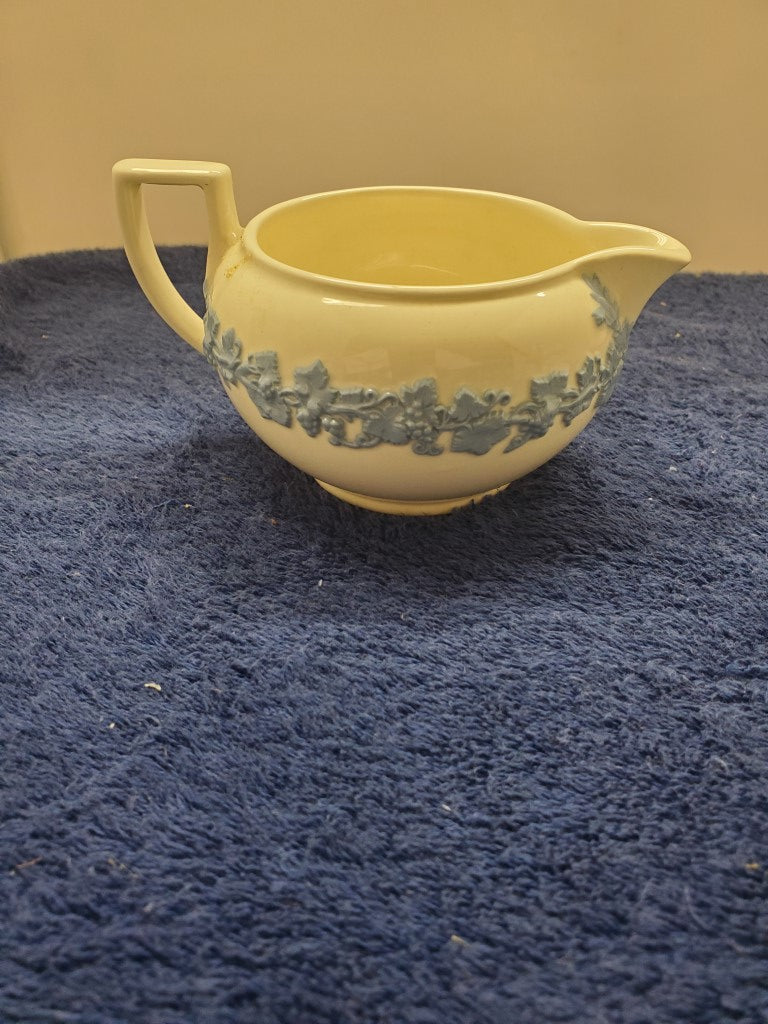 Wedgwood Lavender On Cream Color Creamer (146)