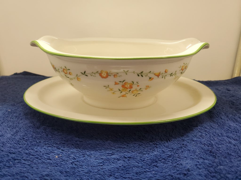 Noritake Debut Gravy Boat & Attached Underplate LK
