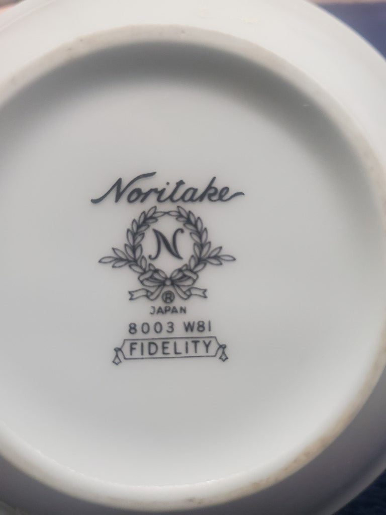 Noritake Fidelity Creamer & Sugar Bowl with Lid LK