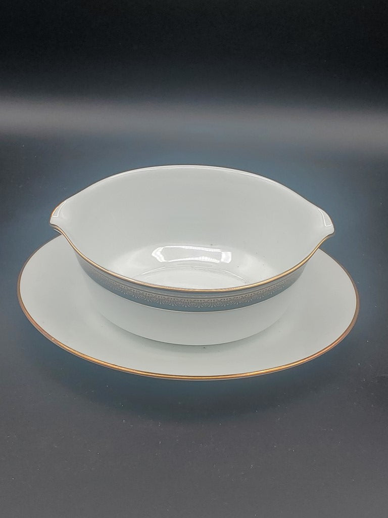 Noritake Coventry Gravy Boat with Attached Underplate LK