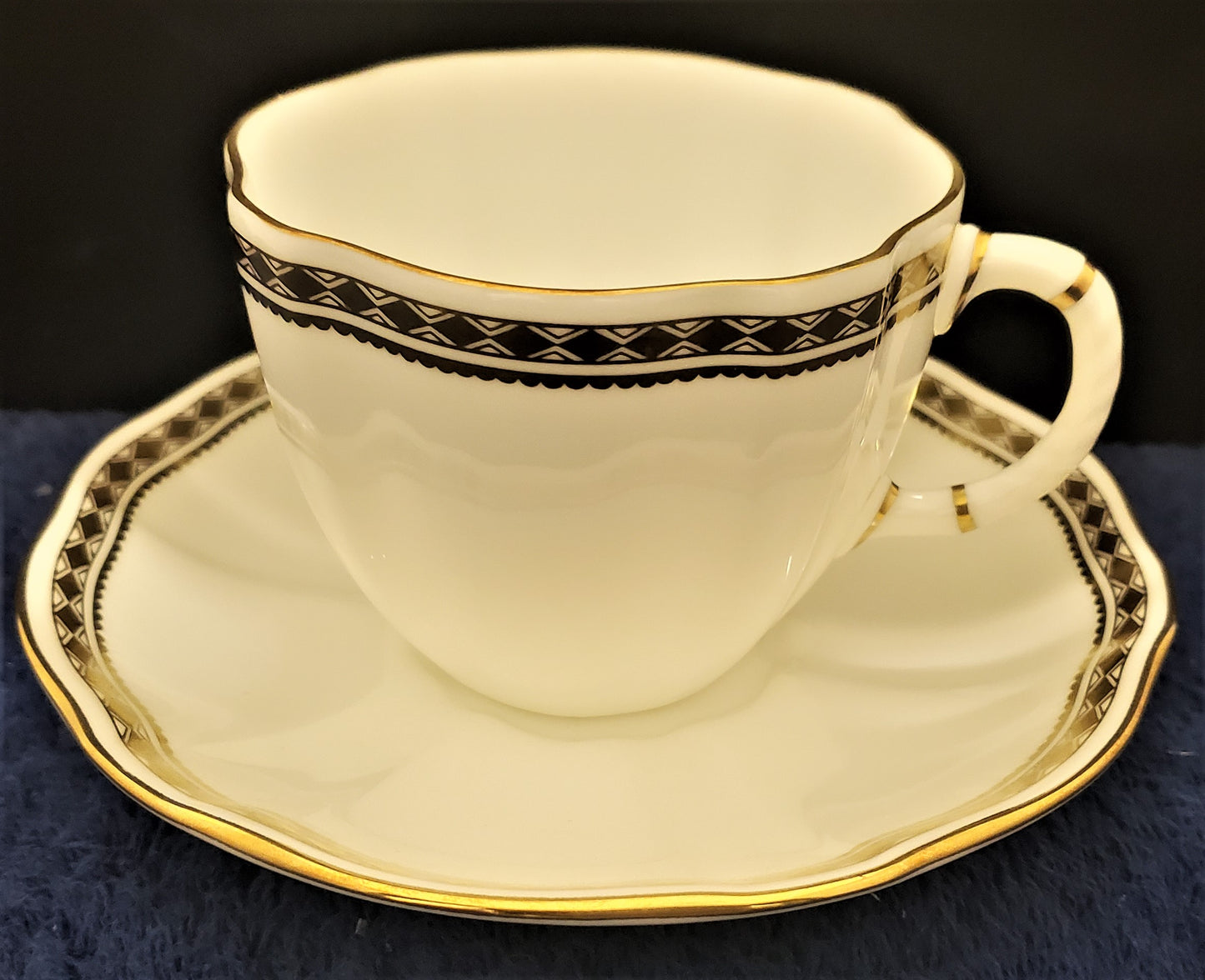 Set of 4 Royal Crown Derby Carlton Gold Cup & Saucer Sets
