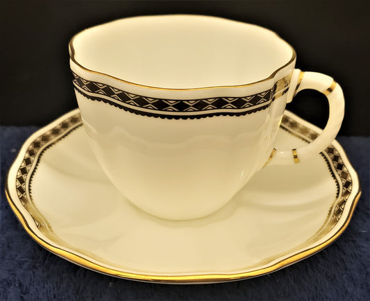 Set of 4 Royal Crown Derby Carlton Gold Cup & Saucer Sets