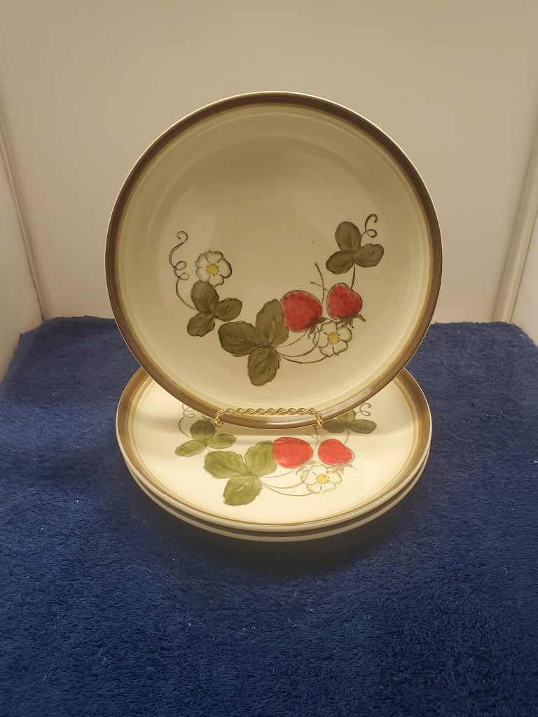 Set of 3 Metlox Poppytrail Vernon California Strawberry Salad Plates LK – Classi