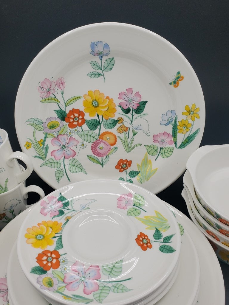 Mikasa Sun Shower 20 Piece Set - 4 5 Piece Place Settings - PICS can be found 8/17/26! LK
