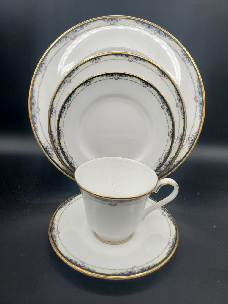Royal Doulton Rhodes 5 Piece Place Setting LK