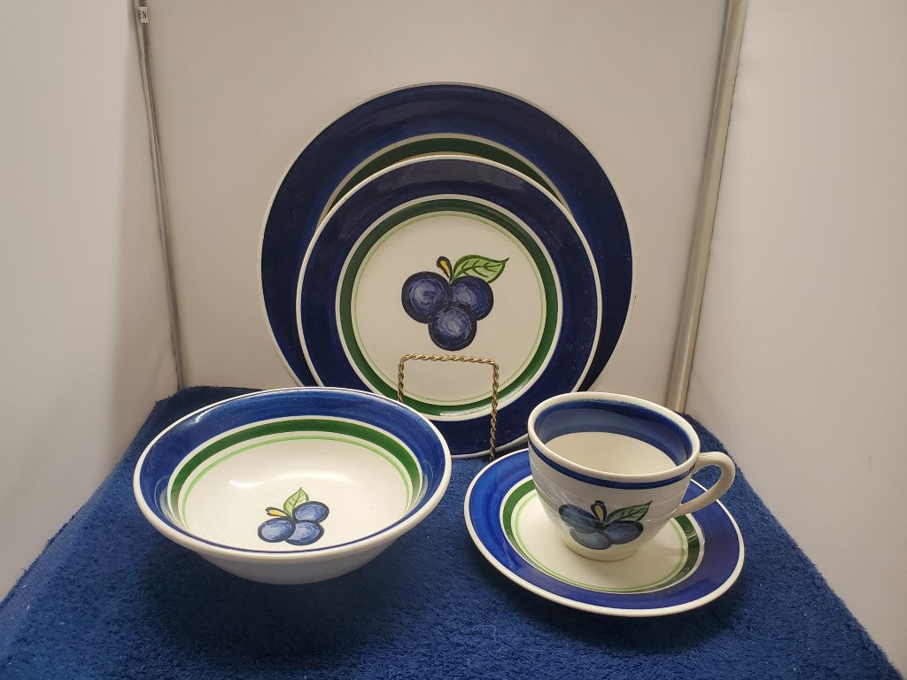 Royal Copenhagen Cumberland Grape 6 Piece Place Setting