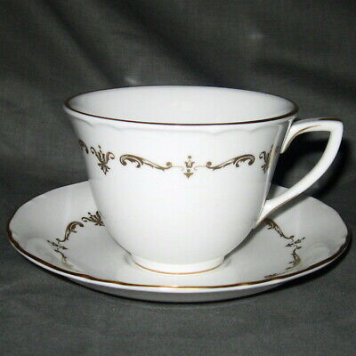 Set of 4 Royal Worcester Gold Chantilly Cup & Saucer Sets Footed