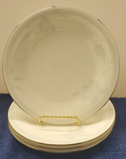 Set of 4 Mikasa Ovation Salad Plates