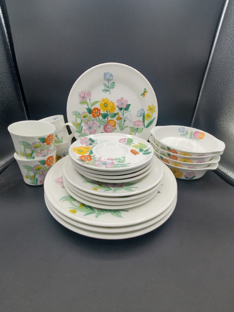 Mikasa Sun Shower 20 Piece Set - 4 5 Piece Place Settings - PICS can be found 8/17/26! LK