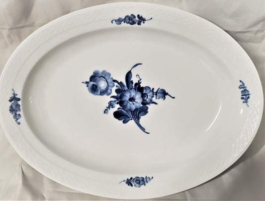 Royal Copenhagen Blue Flowers Braided 17" Oval Serving Platter (8019)