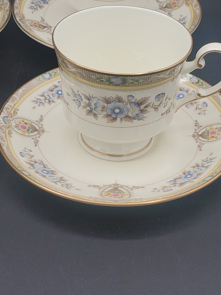 Set of 4 Mikasa Cameo Cup & Saucer Sets LK
