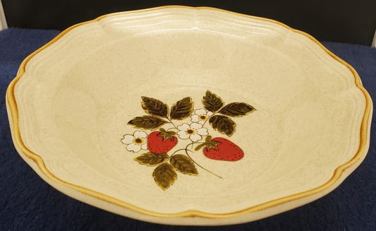 Mikasa Strawberry Festival Round Vegetable Bowl LK