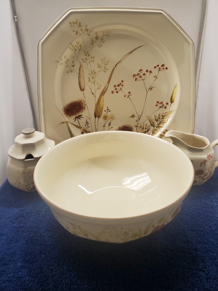 Mikasa Ferndale Hostess Set LK