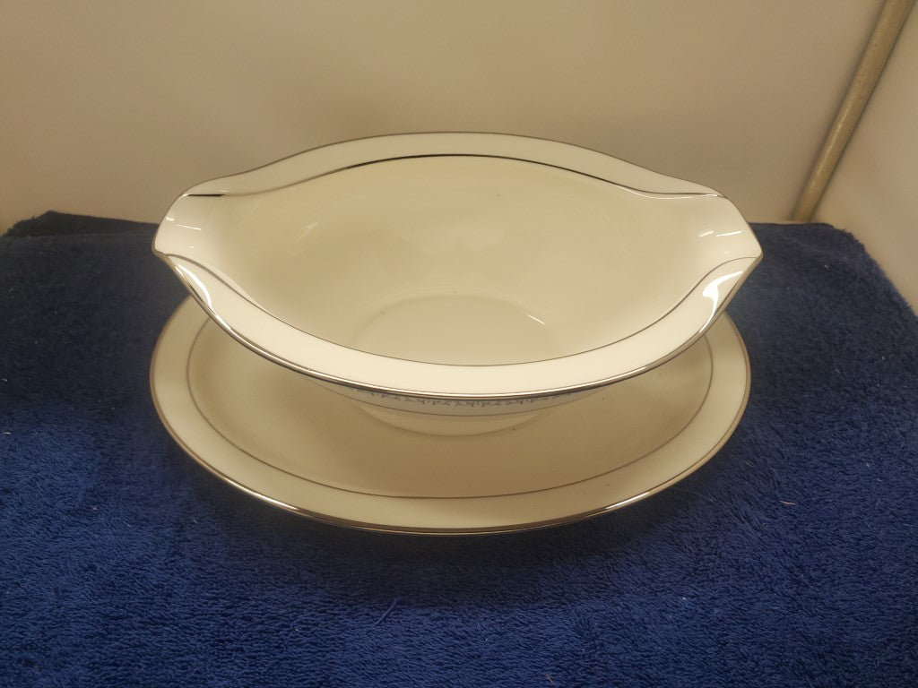 Noritake Geri Gravy Boat with Attached Underplate LK