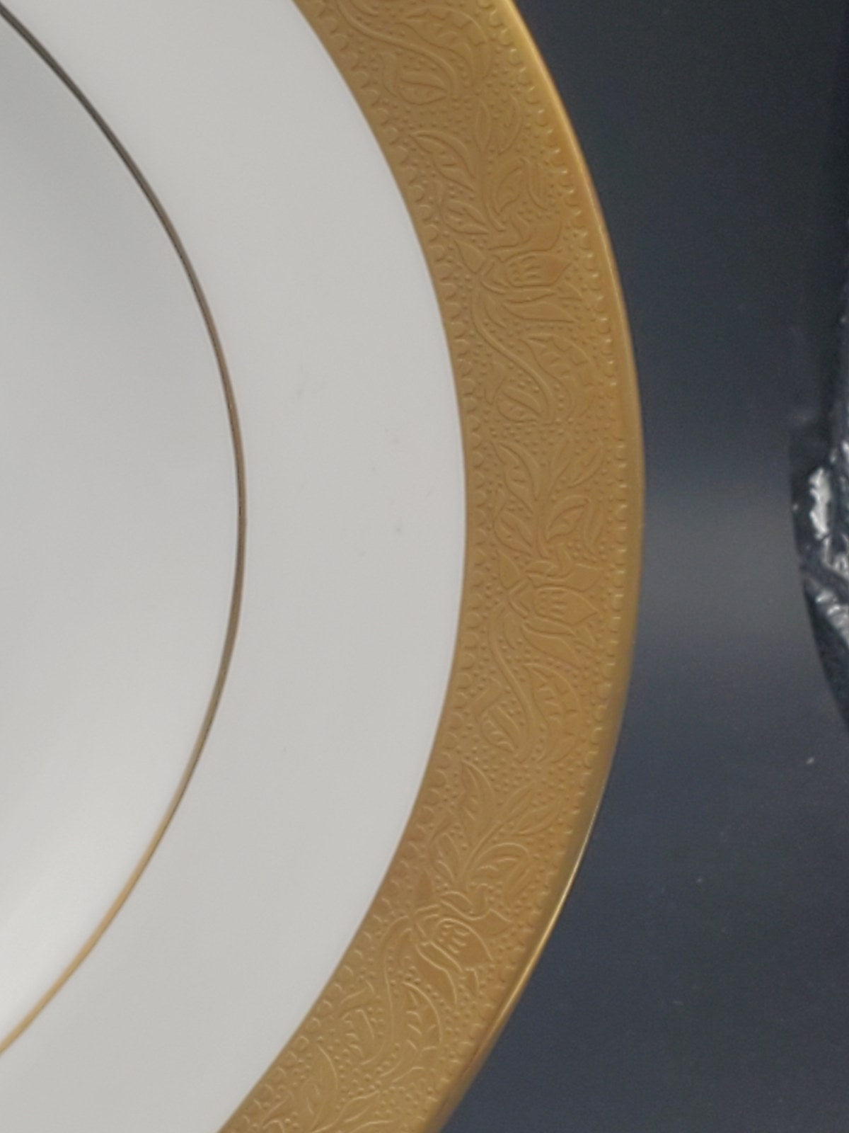 Wedgwood Ascot 15" Oval Serving Platter