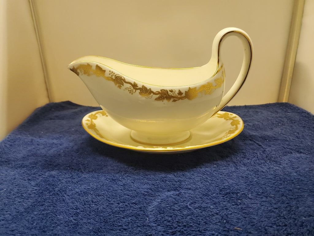 Wedgwood Whitehall White Gravy Boat & Underplate LK