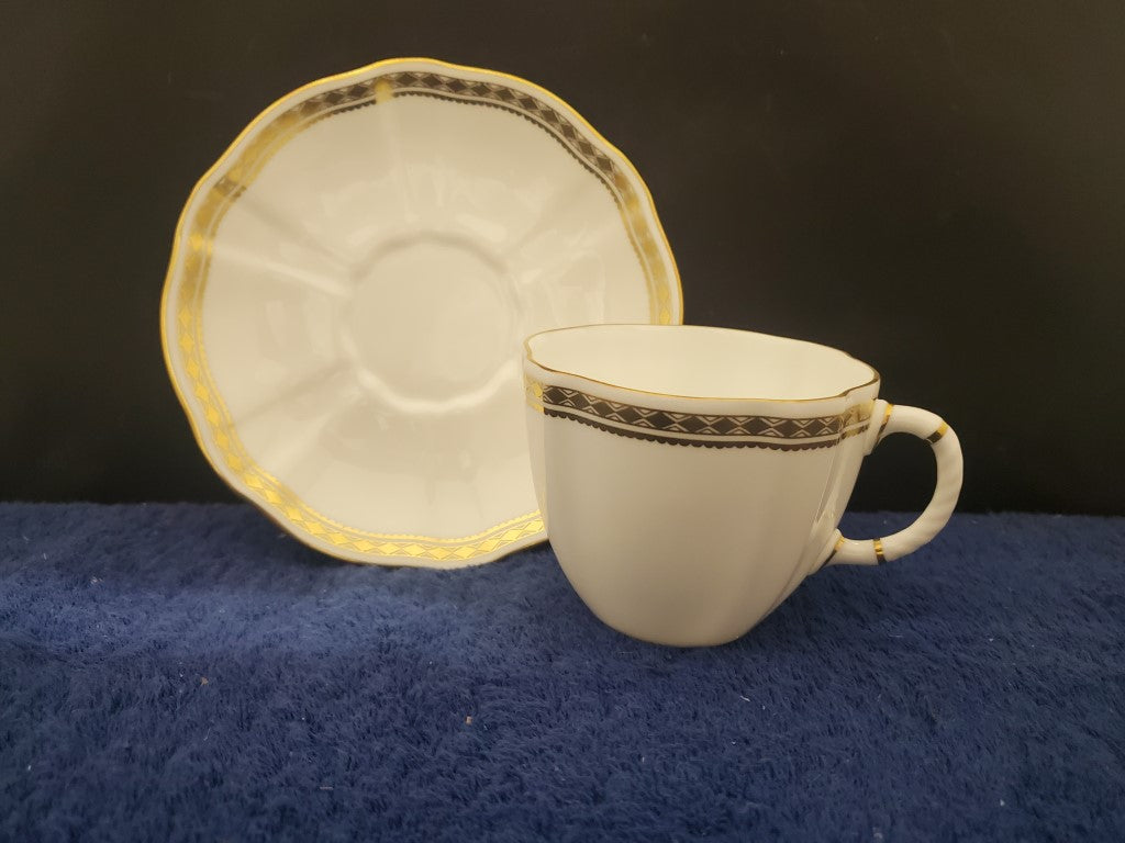 Set of 4 Royal Crown Derby Carlton Gold Cup & Saucer Sets