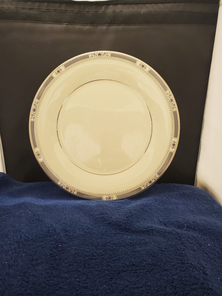 Set of 4 Royal Doulton Melissa Dinner Plates LK