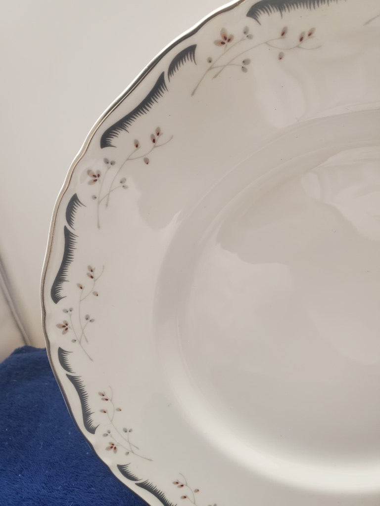 Royal Worcester Sutton Dinner Plate LK