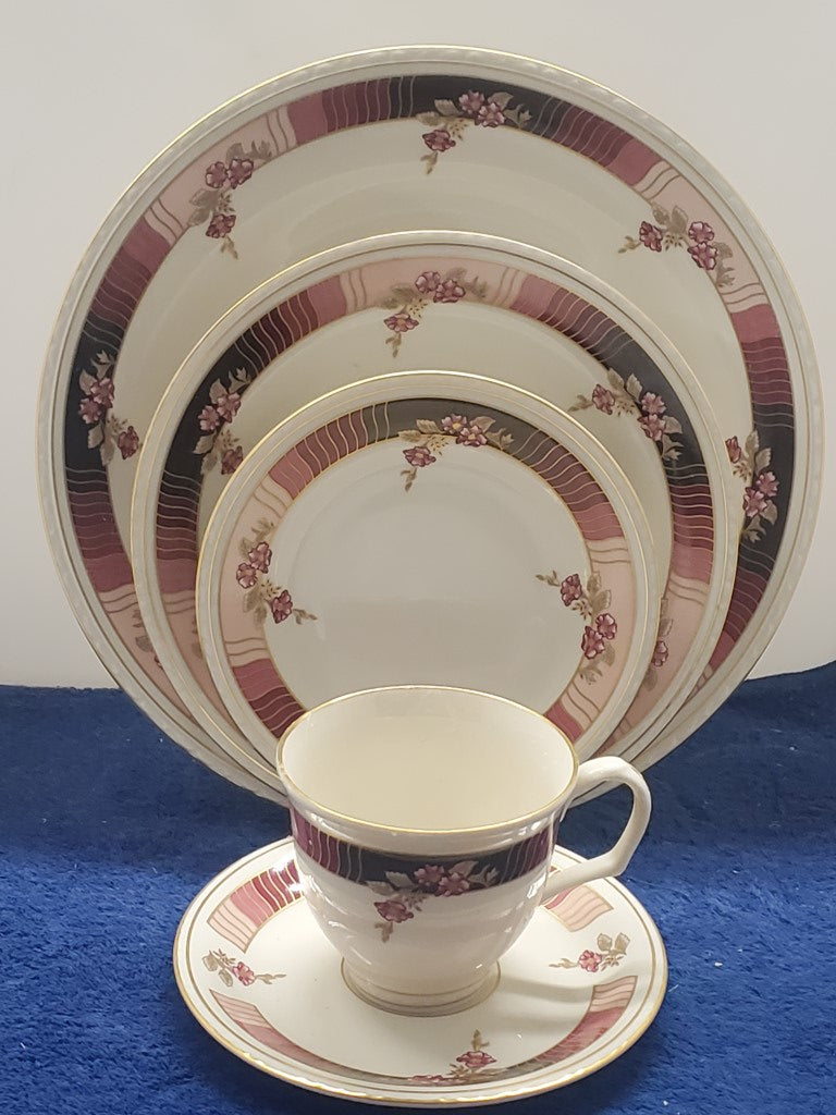 Pickard Cinnabar 5 Piece Place Setting LK