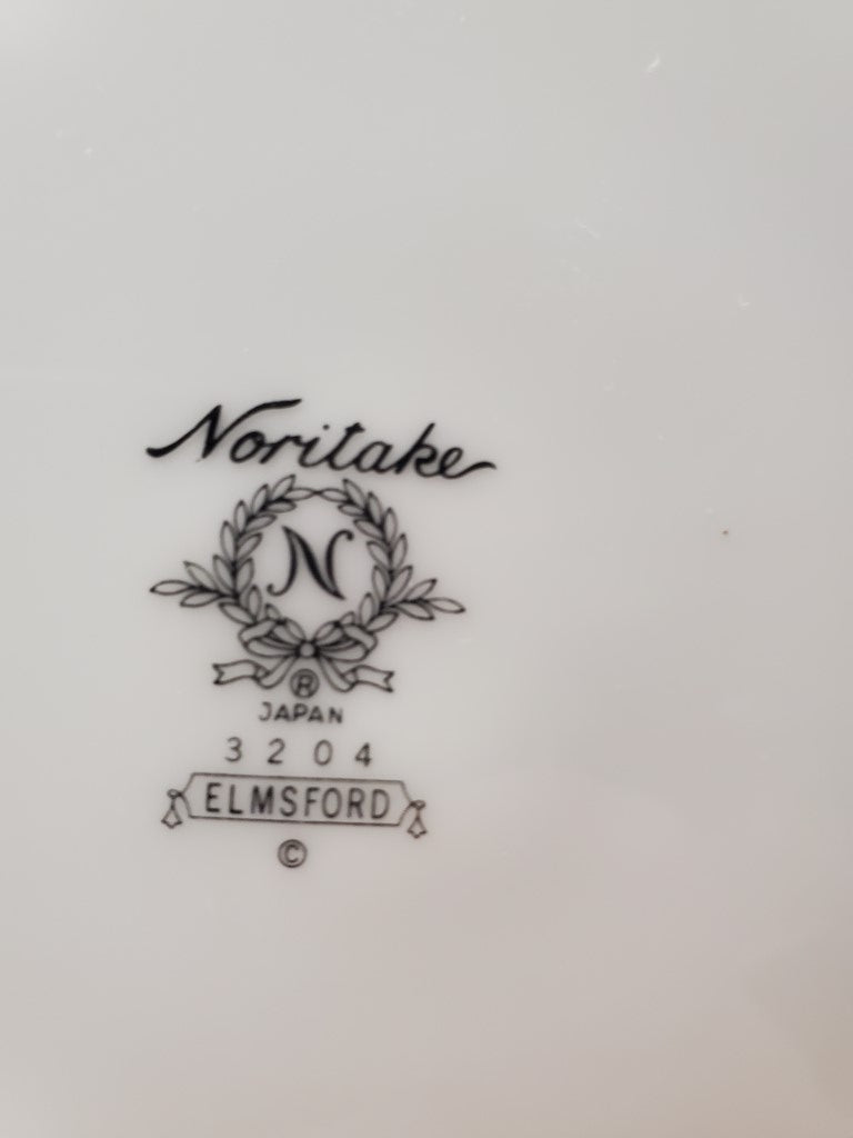 Set of 8 Noritake Elmsford Dinner Plates LK
