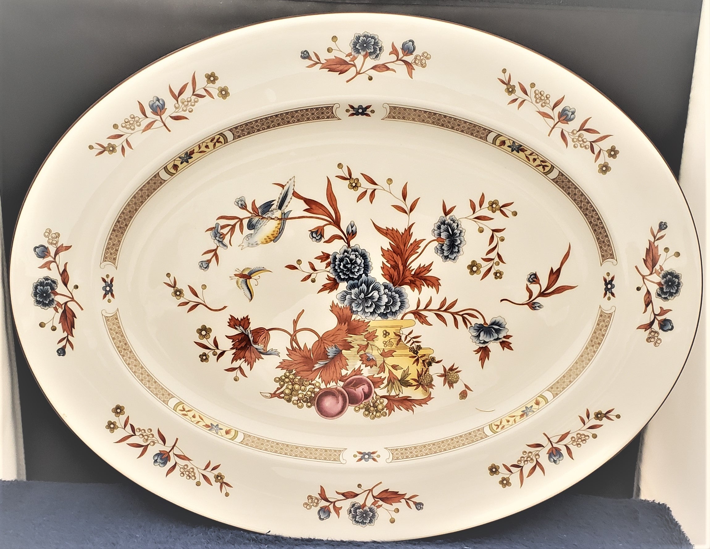 Wedgwood Jamestown (R4613) 15" Oval Serving Platter –