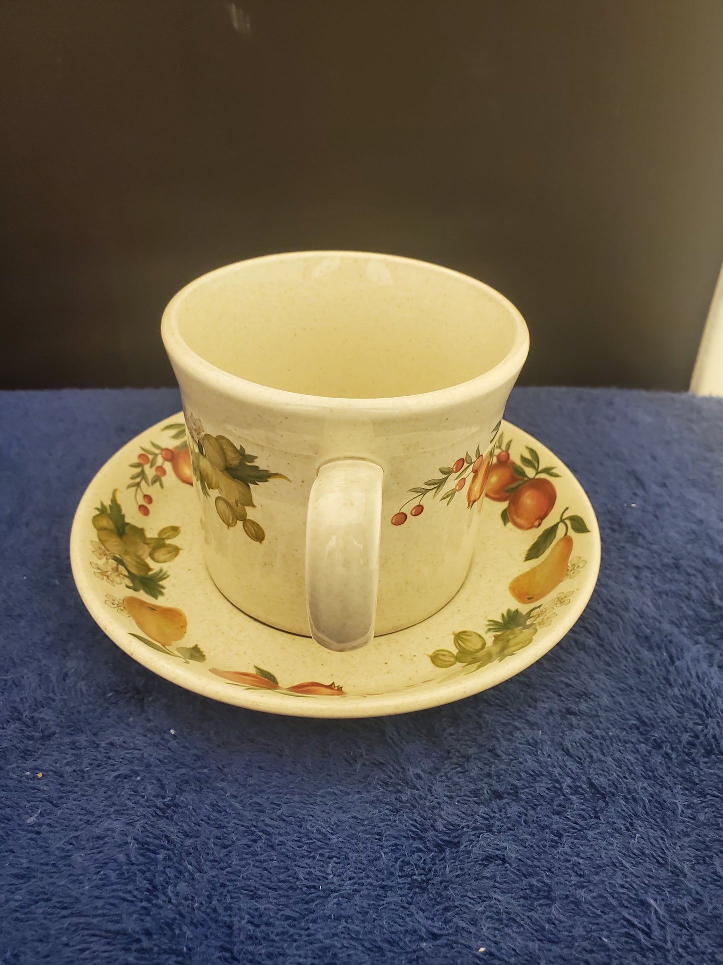 Set of 7 Wedgwood Quince Cups & Saucers
