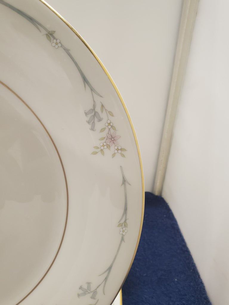 Set of 4 Royal Doulton Classique Dinner Plates LK