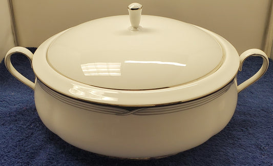 Villeroy & Boch Foxwood Tales Dinner Plate (Candy Store)