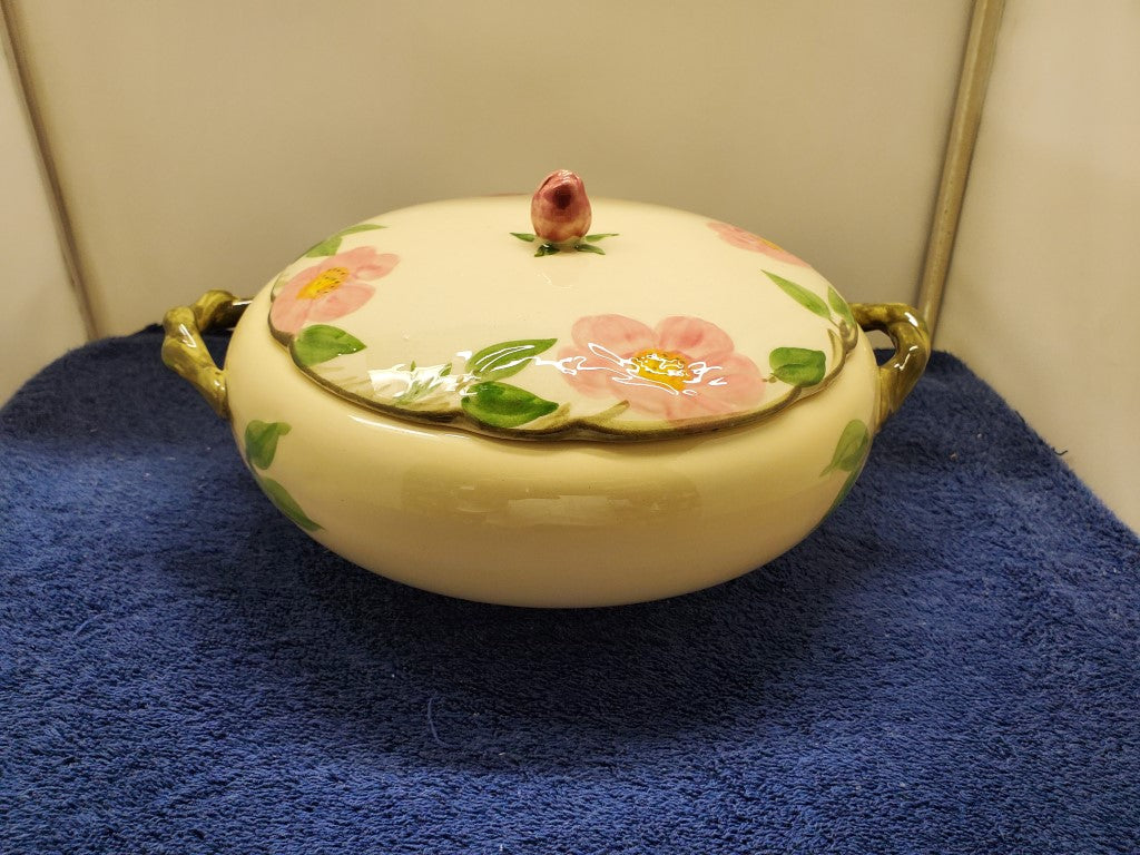 Franciscan Desert Rose (USA) Covered Vegetable Bowl LK
