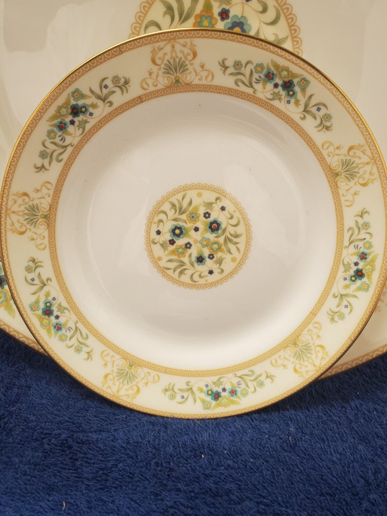Wedgwood Agincourt - Ivory 4 Piece Place Setting LK