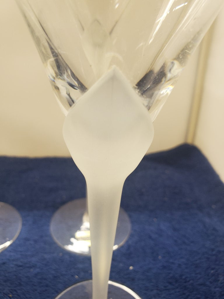 Set of 4 Mikasa Vogue Frost Fire WIne Glasses LK
