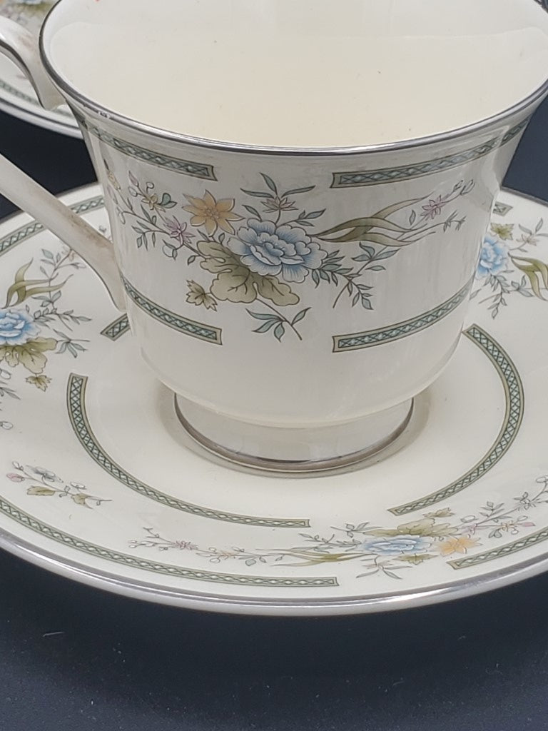 Set of 4 Royal Doulton Adrienne Cup & Saucer Sets LK