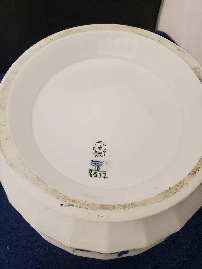 Royal Copenhagen Blue Flowers Tureen & Lid (8532)