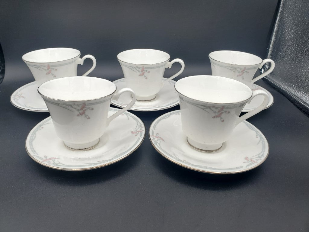 Set of 5 Royal Doulton Carnation Cup & Saucer Sets LK