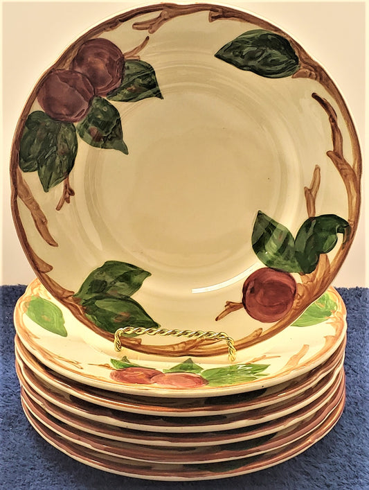 Set of 8 Franciscan Apple (USA) Dinner Plates LK