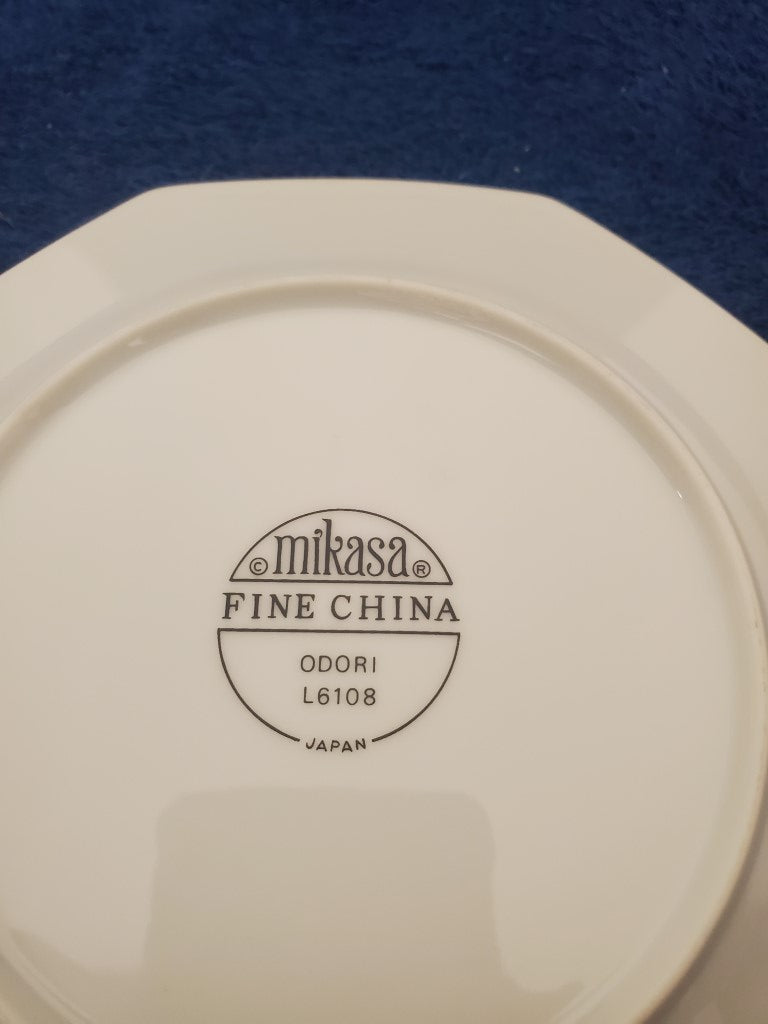 Set of 3 Mikasa Odori Dinner Plates LK