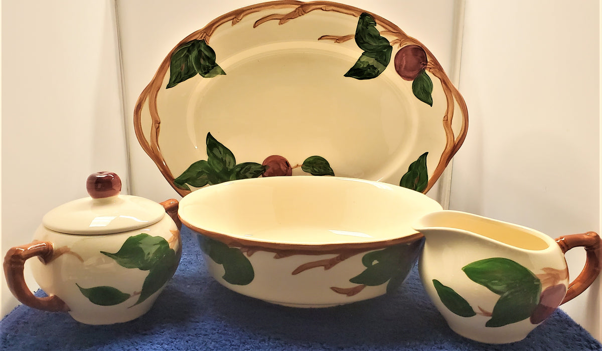 Franciscan Apple (USA) Hostess Set LK
